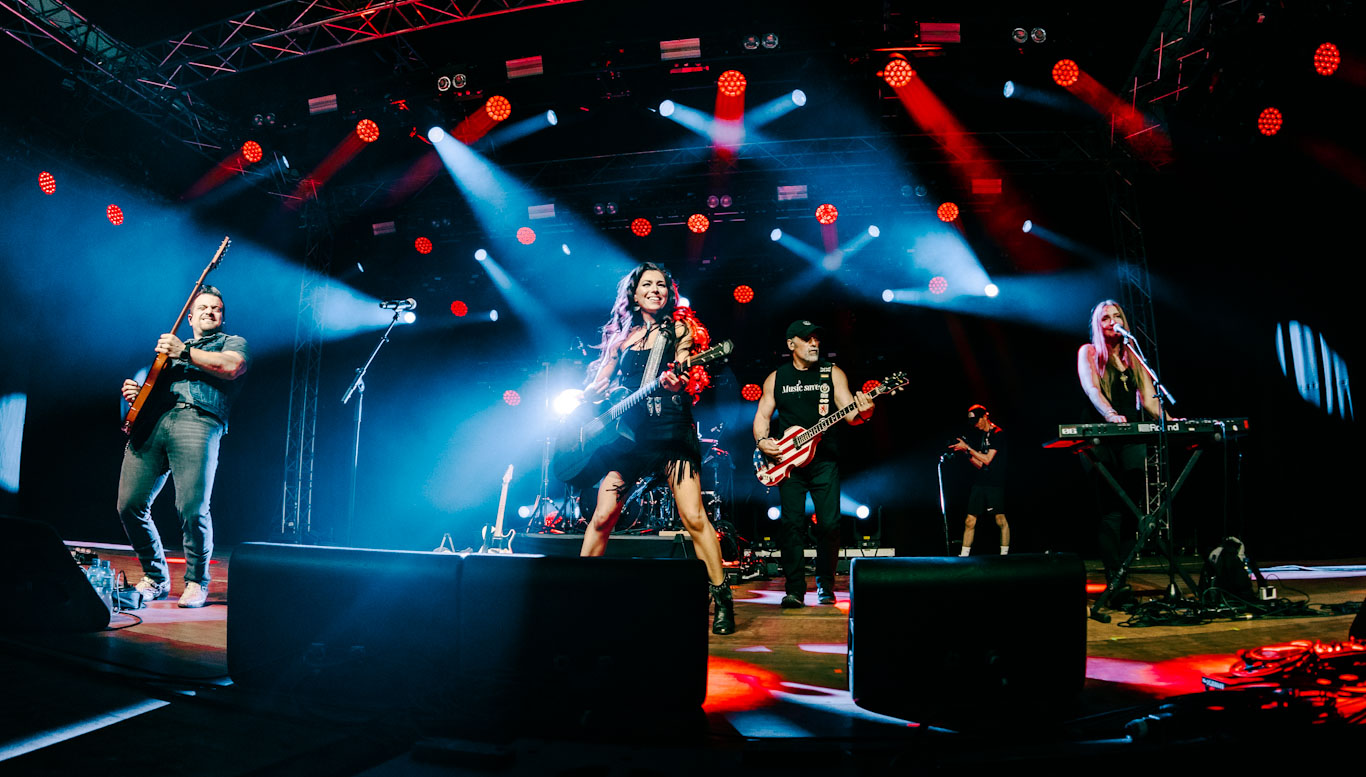 INTERVIEW: Jessica Lynn Talks 'Mixed Signals' & Her UK Tour 83 Jessica Lynn