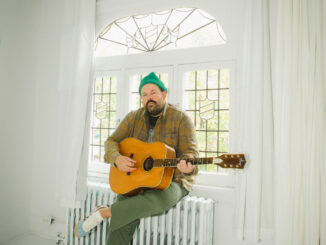 DONOVAN WOODS returns with new single 'I’m Around' 82 Donovan Woods