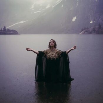 ALBUM REVIEW: SPELLES – Diving Into the Arms of the Divine
