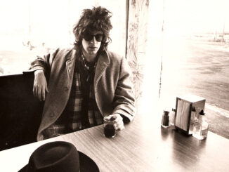THE WATERBOYS new box set '1985' tells the story of how they made ‘This Is The Sea’ and saw ‘The Whole Of The Moon’ 81 MIKE SCOTT