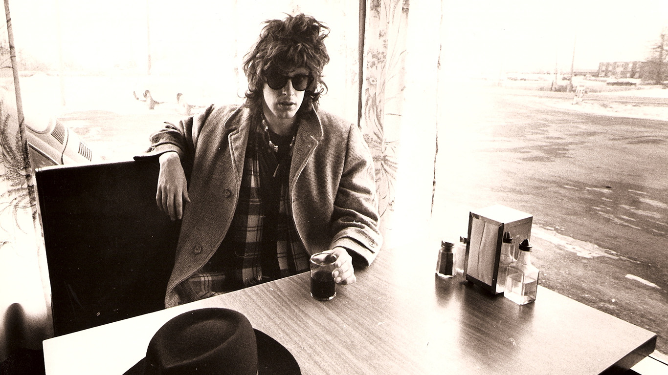 THE WATERBOYS New Box Set '1985' Tells The Story Of How They Made