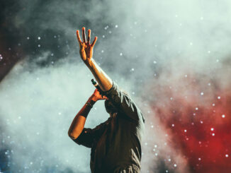 The New Stage: How Music Artists Are Embracing Gaming Websites for Live Performances 81 The New Stage: How Music Artists Are Embracing Gaming Websites for Live Performances