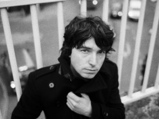 Irish singer-songwriter THOM SOUTHERN shares his third single of 2024 'SIMILE BLUES' 84 THOM SOUTHERN