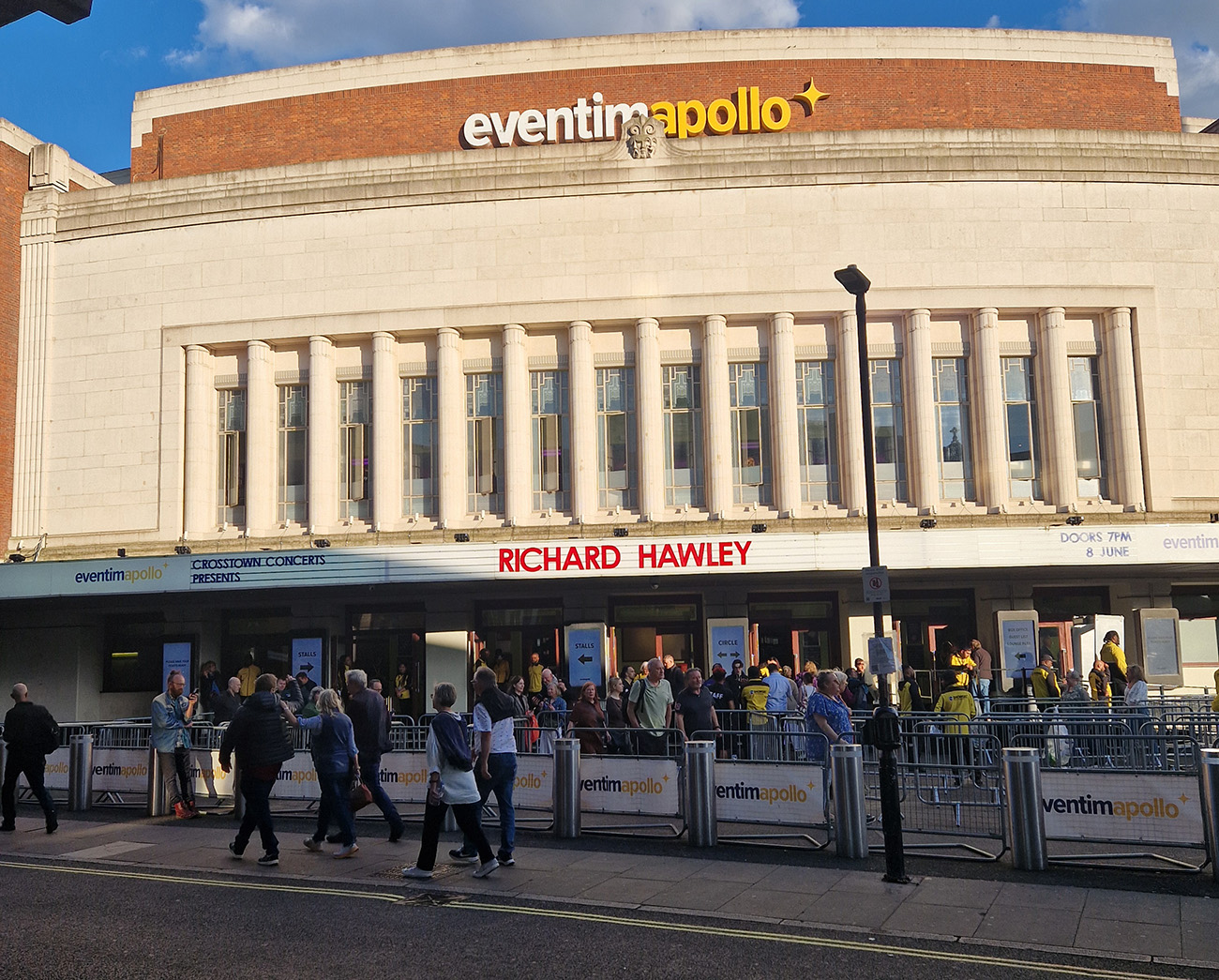 LIVE REVIEW: Richard Hawley at Eventim Apollo, London 82 Richard Hawley