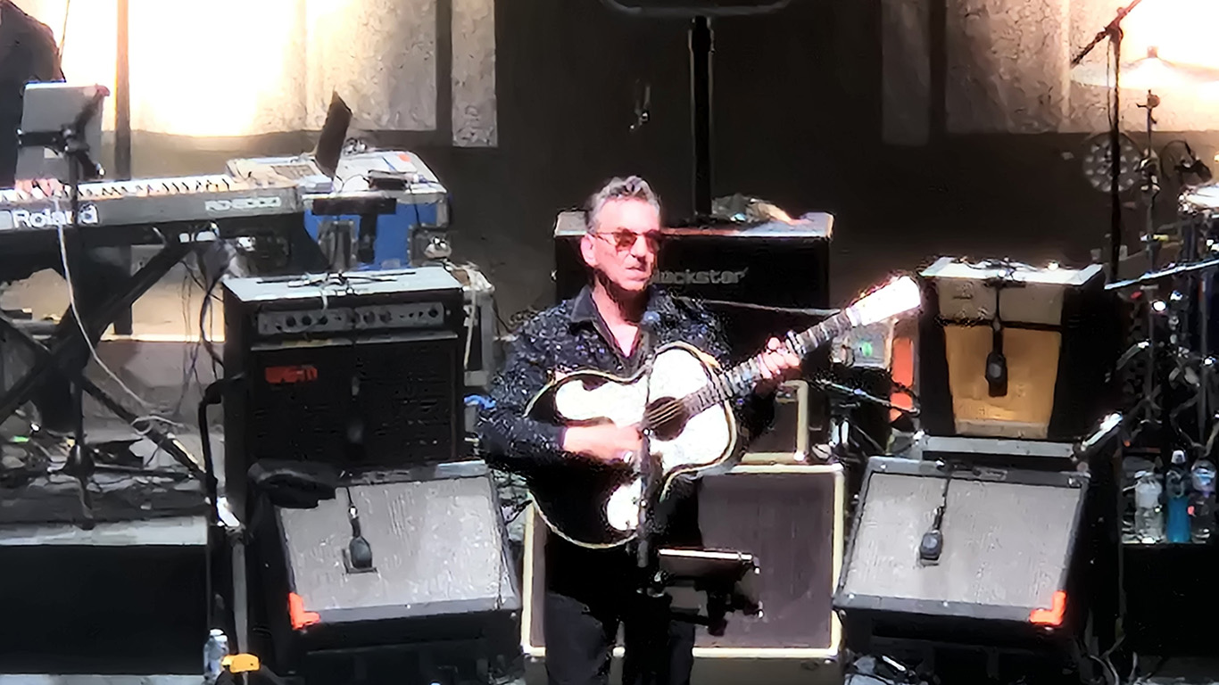 LIVE REVIEW: Richard Hawley at Eventim Apollo, London 83 LIVE REVIEW: Richard Hawley at Eventim Apollo, London