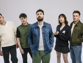 COURTEENERS Unveil Title Track 'Pink Cactus Café' from Upcoming Album Ahead of November UK Arena Tour 81 Courteeners