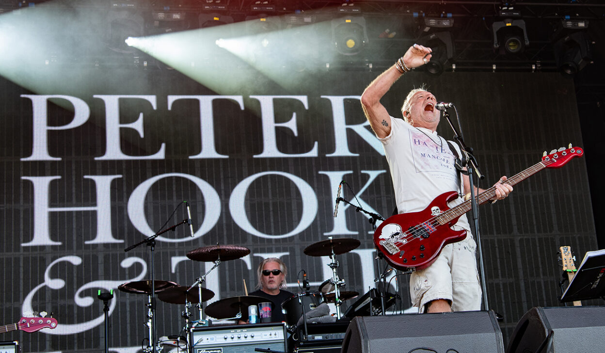 PETER HOOK & THE LIGHT