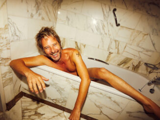 CHESNEY HAWKES shows his cheeky side in the video for new single ‘Get A Hold of Yourself’ 81 Chesney Hawkes