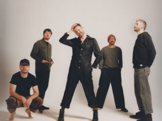 Kaiser Chiefs announce 2025 UK outdoor shows to celebrate 20 years of 'Employment' 81 Kaiser Chiefs