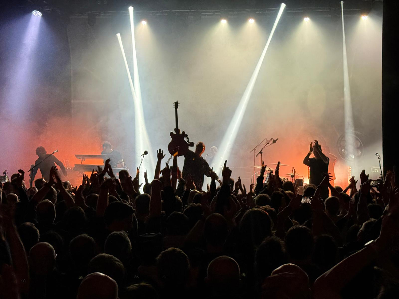 LIVE REVIEW: Doves at Shepherd’s Bush Empire, London 83 LIVE REVIEW: Doves at Shepherd’s Bush Empire, London