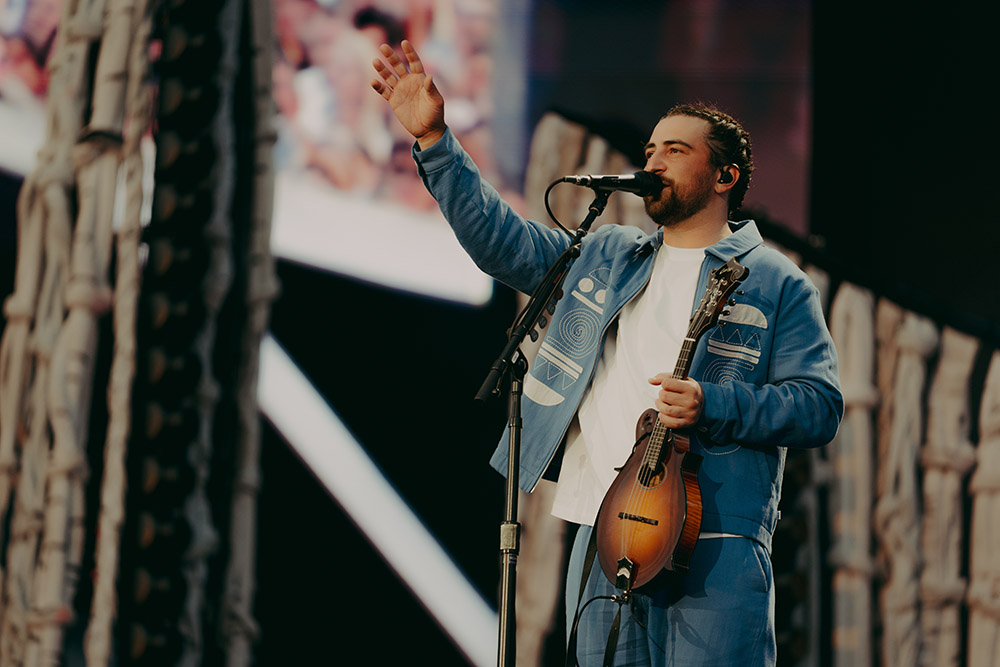 LIVE REVIEW: From 77 to 65,000: Noah Kahan’s Emotional Triumph at Hyde Park 82 NoahKahan
