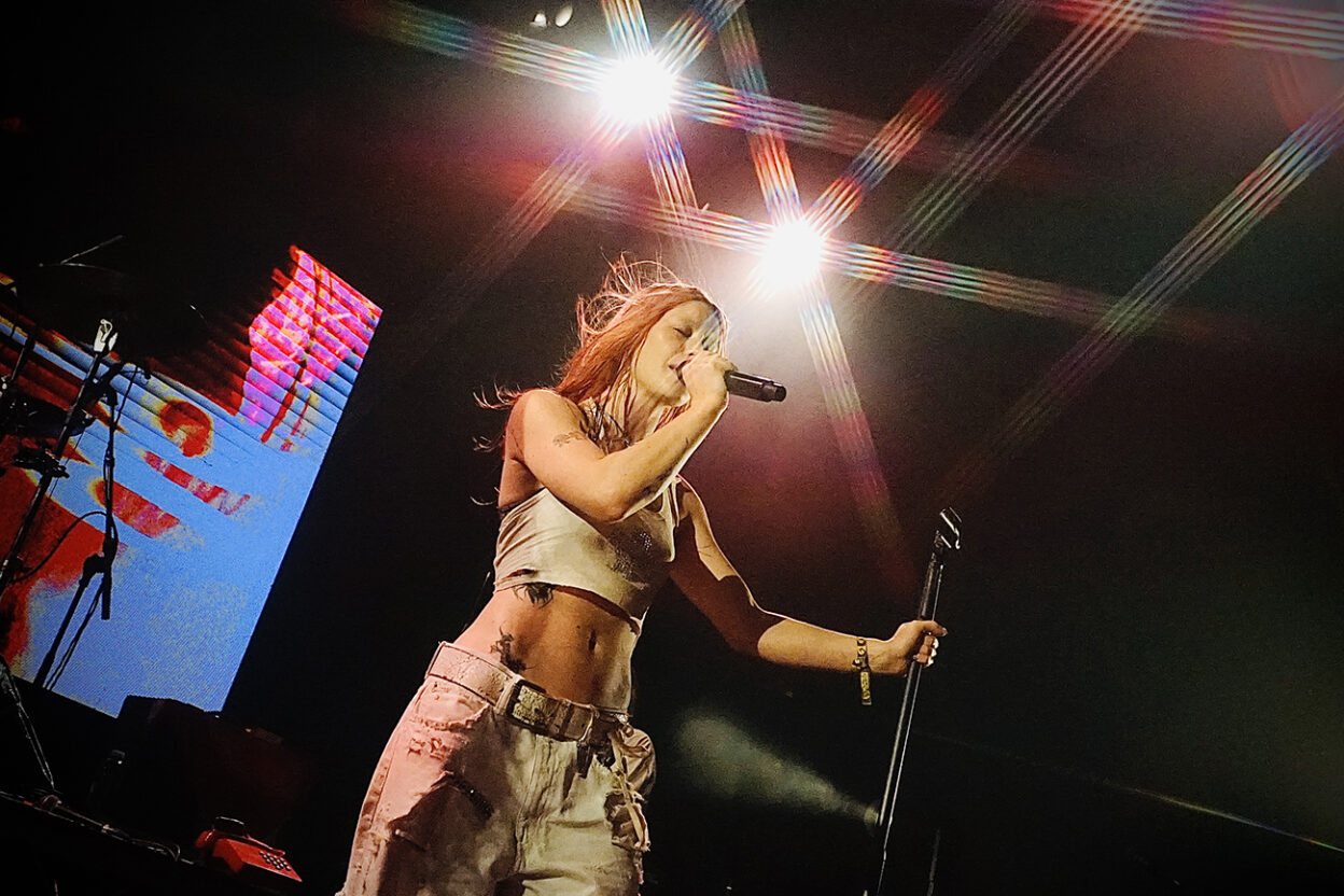 LIVE REVIEW: Wet Leg Turn Nottingham Into a Sing-Along Frenzy Credit: Alina Salihbekova