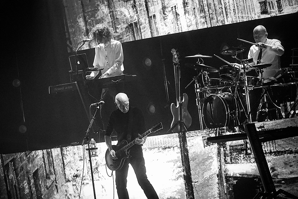 LIVE REVIEW: Midge Ure Delivers a Classy, Nostalgic Night at Nottingham’s Royal Concert Hall Credit: Alina Salihbekova