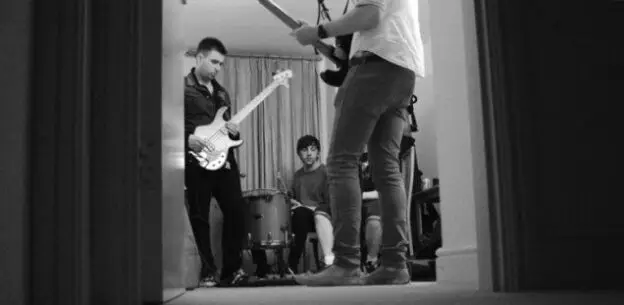 BOLD THINGS RELEASE 'COLOURS TO THE WALL' EP 