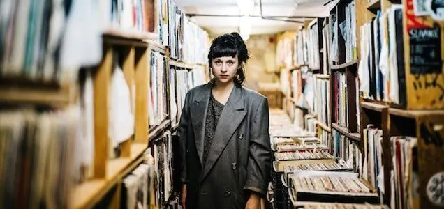 WAXAHATCHEE / Shares new single 'Under A Rock' and adds more European tour dates 