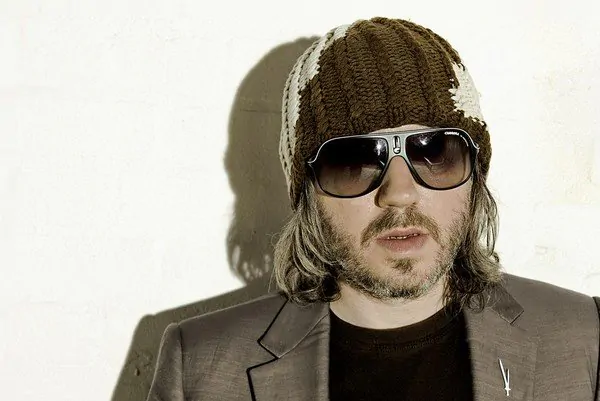 BADLY DRAWN BOY – To tour The Hour of Bewilderbeast for 15th Anniversary Tour