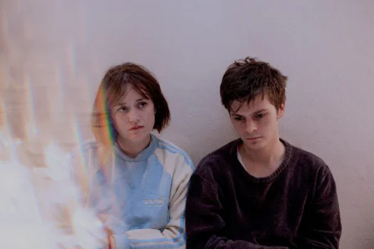 Glasgow's ELARA CALUNA sprinkle some 'Silver Dust' over Xmas: Debut single