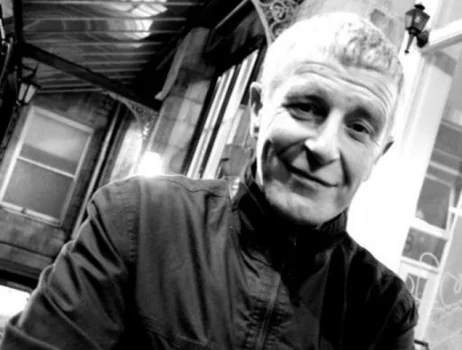 Interview: Si Wolstencroft - original member of The Stone Roses & The Smiths talks about his new book.