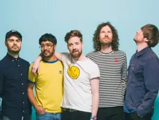 KAISER CHIEFS unveil video for new single 'HOLE IN MY SOUL'