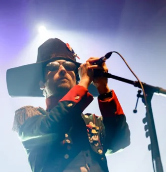 The Divine Comedy release new single 'To The Rescue' - Watch