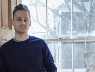 Check out a live acoustic version of TOM CHAPLIN'S New Single ‘See It So Clear’