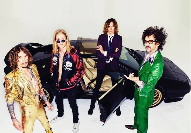 THE DARKNESS - Unveil hilarious video for 'All The Pretty Girls' 