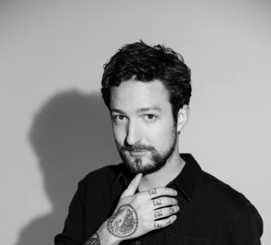 FRANK TURNER - Announces career retrospective album ‘Songbook' for November 1