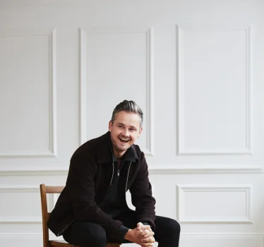 TOM CHAPLIN - Announces Christmas Album ‘Twelve Tales of Christmas’ Out November 2