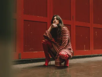 Rising star CAITLYN SCARLETT unveils stunning new video for ‘Happy When’