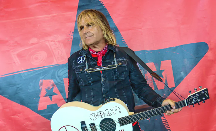 INTERVIEW: Mike Peters of The Alarm on his 24Hr Transatlantic Tour for Record Store Day