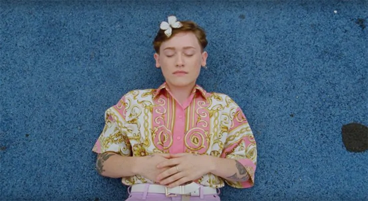 SOAK premieres video for new single 'Everybody Loves You' - Watch Now 