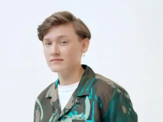 SOAK returns with new single 'Everybody Loves You' + announces intimate live shows