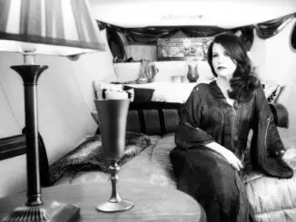 XS NOIZE AND PAINTED HALO PRESENT: UNSIGNED #2.2 – LINDA EM