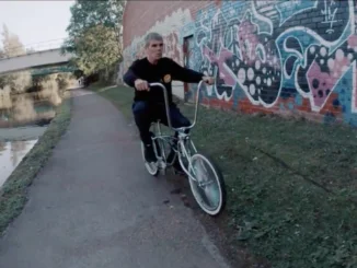 IAN BROWN Unveils Video for New Single ‘FIRST WORLD PROBLEMS’- Watch Now