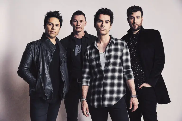 STEREOPHONICS drop surprise new song 'CHAOS FROM THE TOP DOWN' today - Listen Now 