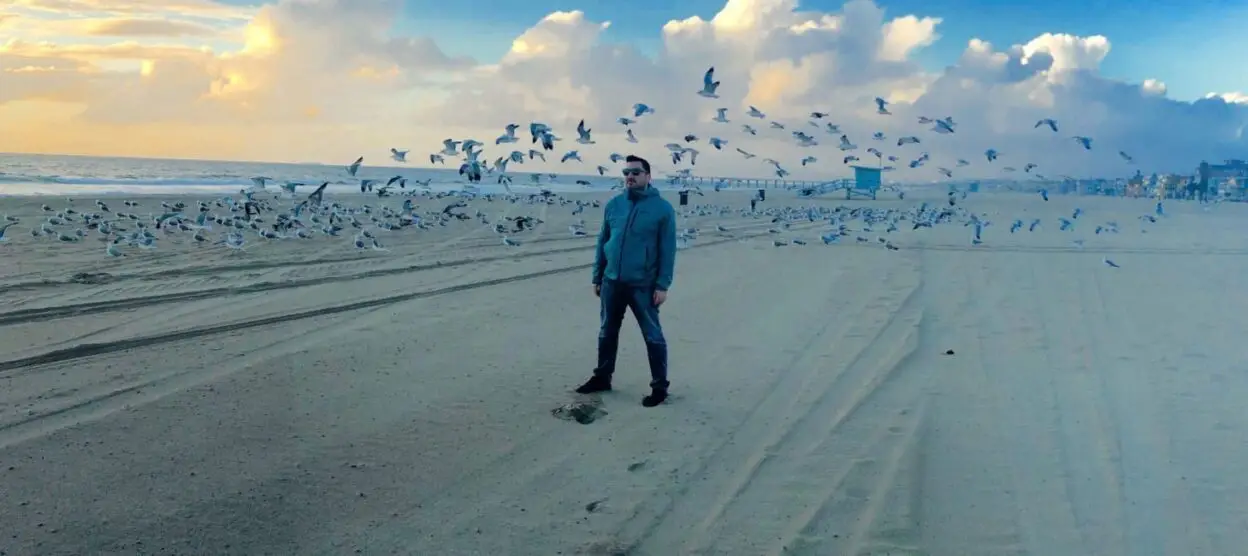 TRACK PREMIERE: Us3r -