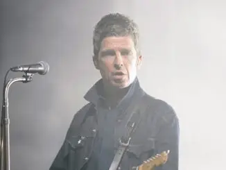 NOEL GALLAGHER jokes kids are 'lucky' to have him as a dad at London Palladium gig