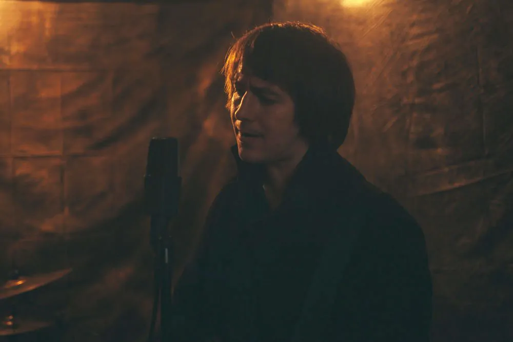 VIDEO PREMIERE: Alt-folk troubadour GALLERY 47 unveils video for new single ‘Choices’