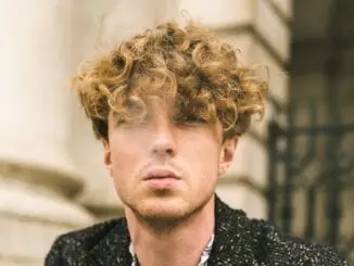 DAVID KEENAN announces debut album 'A Beginners Guide To Bravery' out Friday 10th January 2020