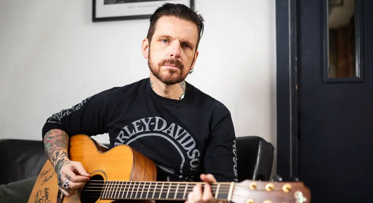INTERVIEW: RICKY WARWICK on new BLACK STAR RIDERS album - 