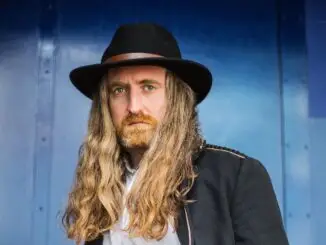 CORMAC NEESON releases single 'Broken Wing', taken from his solo debut album 'White Feather'