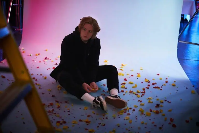 LEWIS CAPALDI Releases New Single ‘Bruises’ as part of new EP - Listen Now 