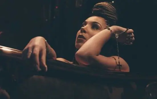 VIDEO PREMIERE: London's Rising Darling EFFIE Unveils the Video for 'Worship' - Watch Now