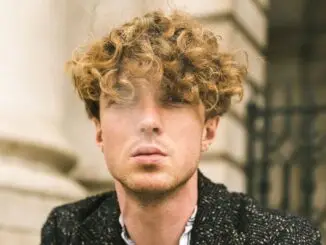 DAVID KEENAN reveals his new single 'Altar Wine' - Watch Video