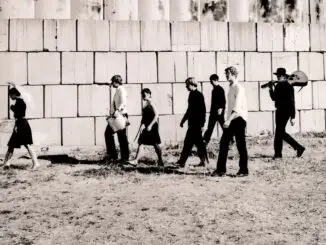 ARCADE FIRE to re-issue their debut single ‘Neighborhood #1 (Tunnels)’ on 7” vinyl 2