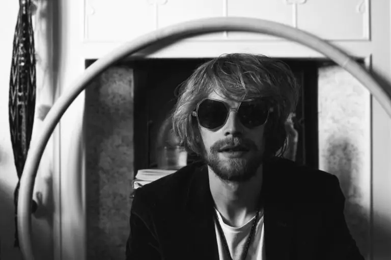 VIDEO PREMIERE: Aaron Shanley - 'A Decent Apology' - Watch Now 