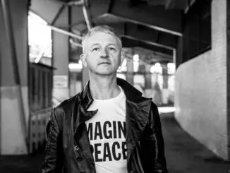 VIDEO PREMIERE: Andy White - 'The Shit Hits The Fan' - Watch Now