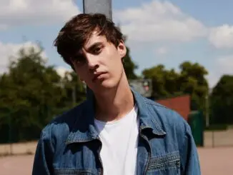 JC STEWART shares his new single ‘The Wrong Ones’ - Listen Now