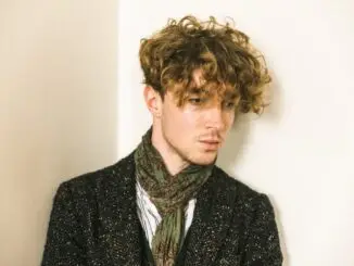 DAVID KEENAN will release his debut album – “A Beginners Guide To Bravery” on 10th January 2020 1