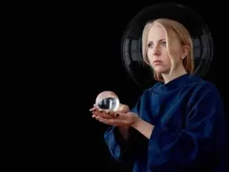 POLLY SCATTERGOOD returns with her new single 'Red' - Listen Now